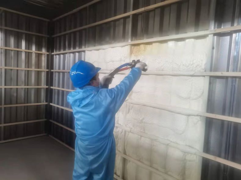 方艙保溫發(fā)泡聚氨酯噴涂機(jī)